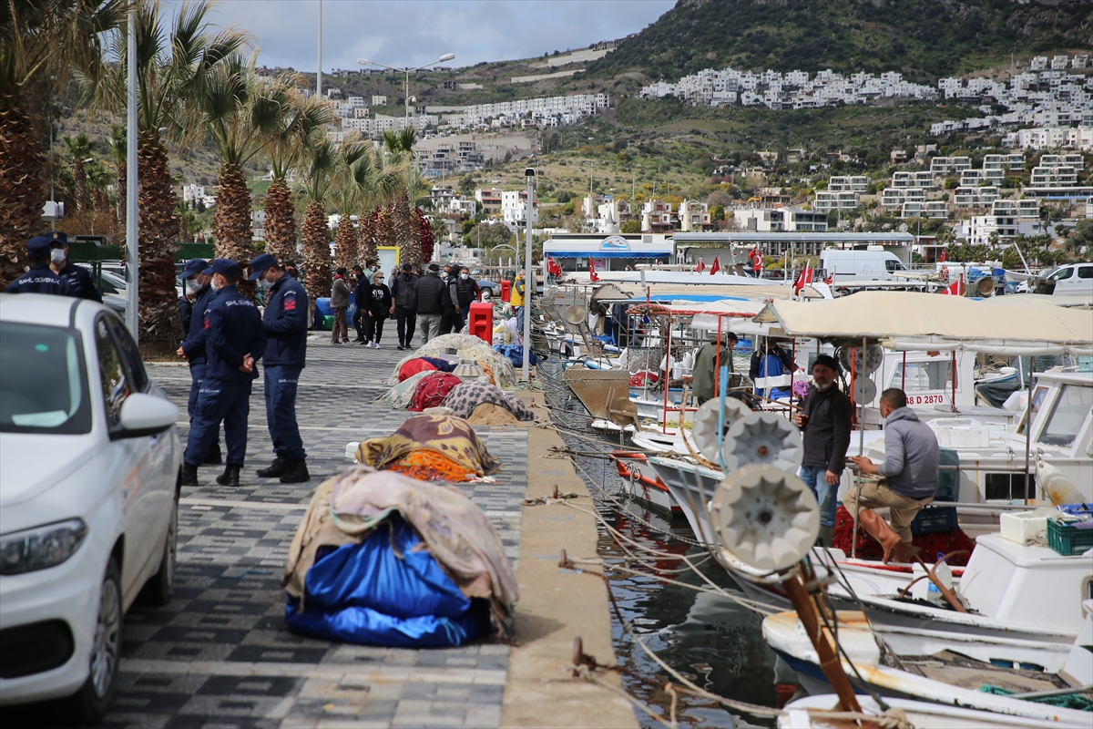 Bodrum ve Datça'da dalgıçlar balıkçı barınaklarını temizledi