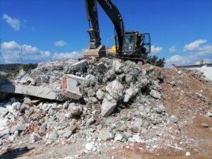 Bodrum'da imara aykırı yapıların yıkımı devam ediyor