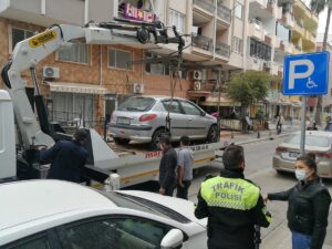 Muğla'da engelliler için ayrılan alana araç park edenlere para cezası verildi