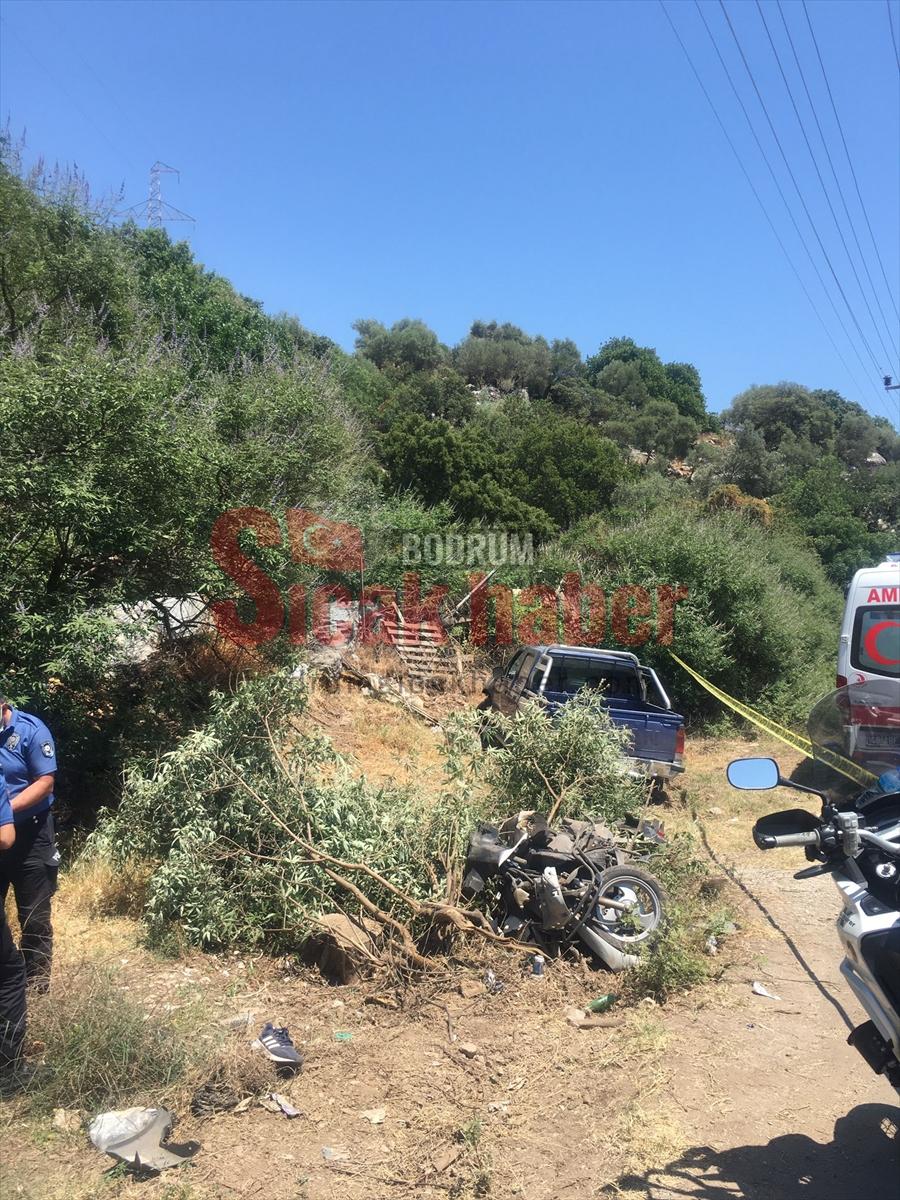 Muğla'da pikap ile motosiklet çarpıştı: 1 ölü, 1 yaralı