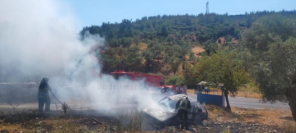 Muğla'da alev alan 2 araç kullanılamaz hale geldi