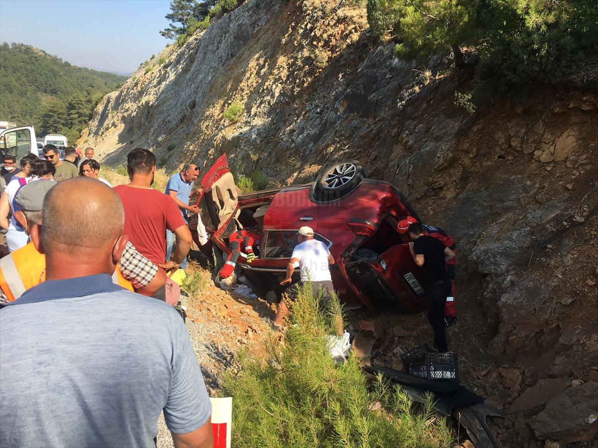 Muğla'da otomobil devrildi: 5 yaralı