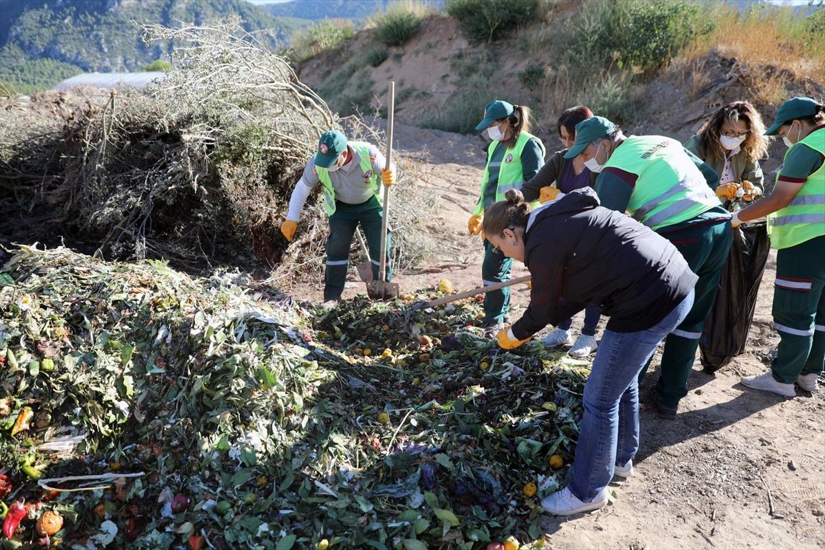 Muğla'da çevresel atıklar gübreye dönüştürülüyor