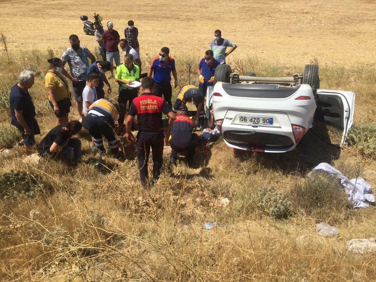 Muğla'da otomobil tarlaya devrildi: 3 yaralı