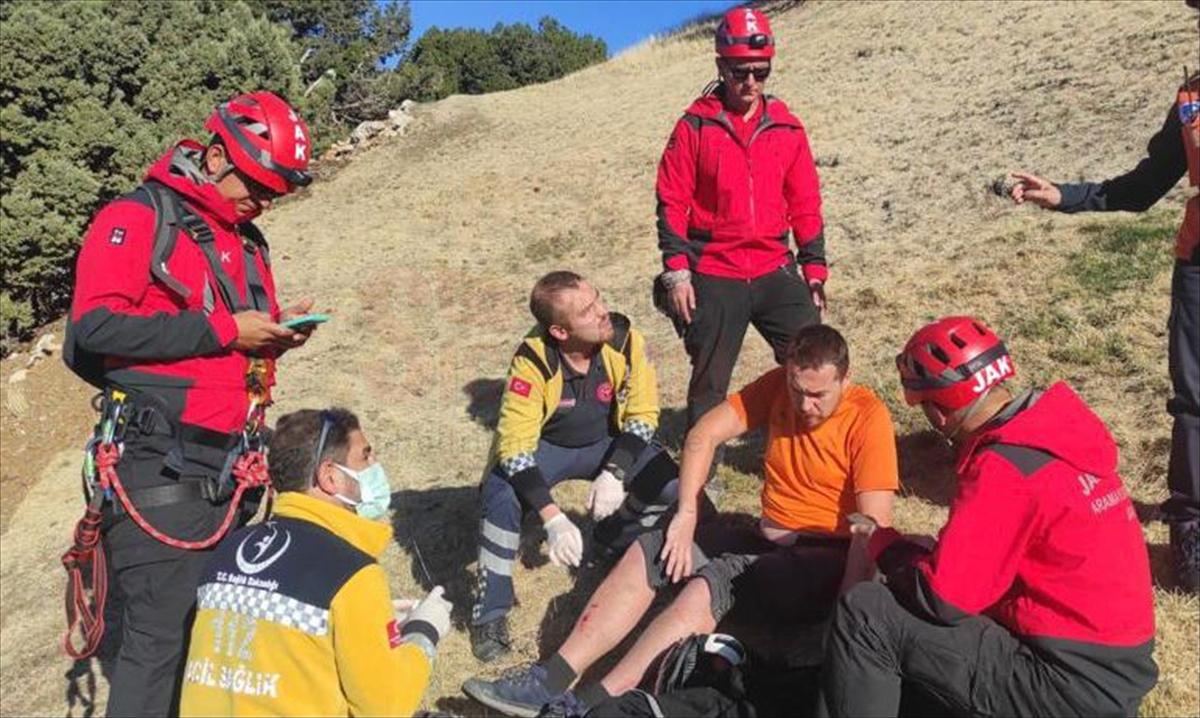 Ölüdeniz'de kayalıklara düşen Rus yamaç paraşütü pilotu yaralandı