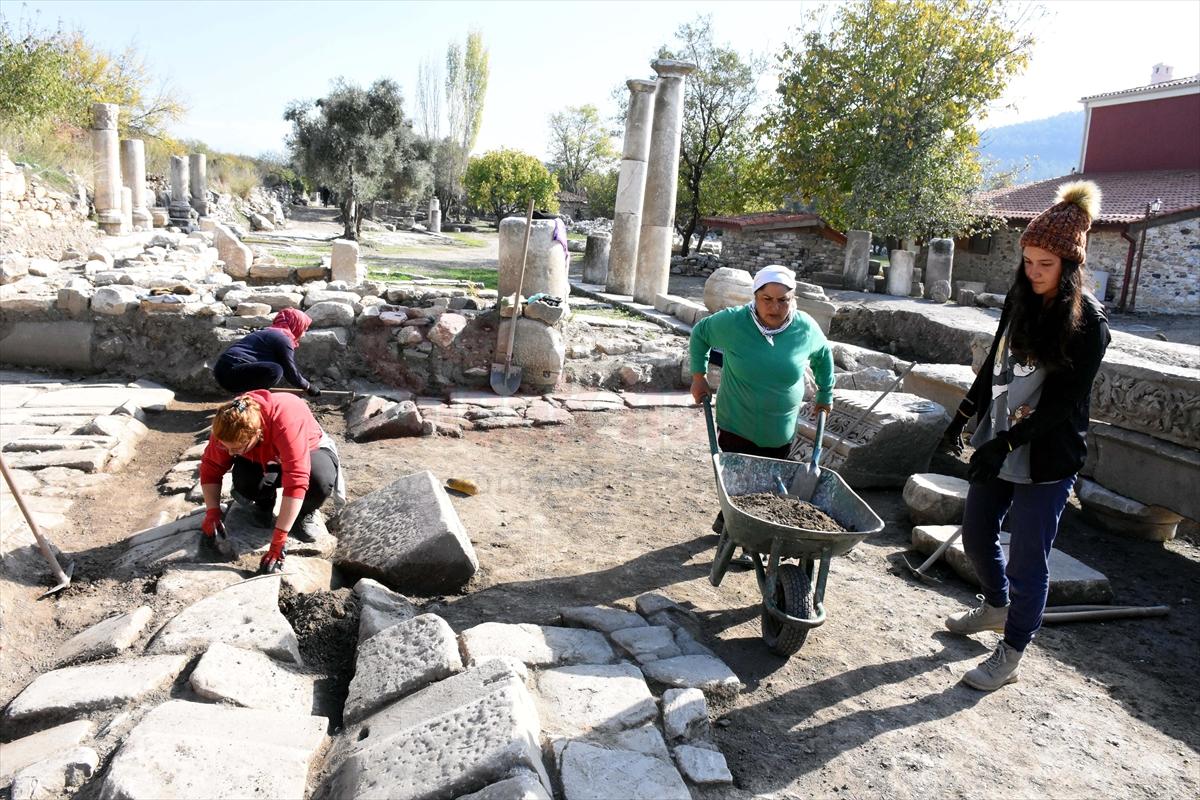 "Gladyatörler şehri" Stratonikeia'daki çalışmalara kadın eli değiyor