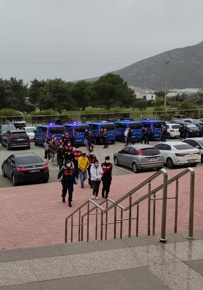 Muğla'daki "insan ticareti ve uluslararası siber dolandırıcılık" operasyonunda 27 zanlı tutuklandı