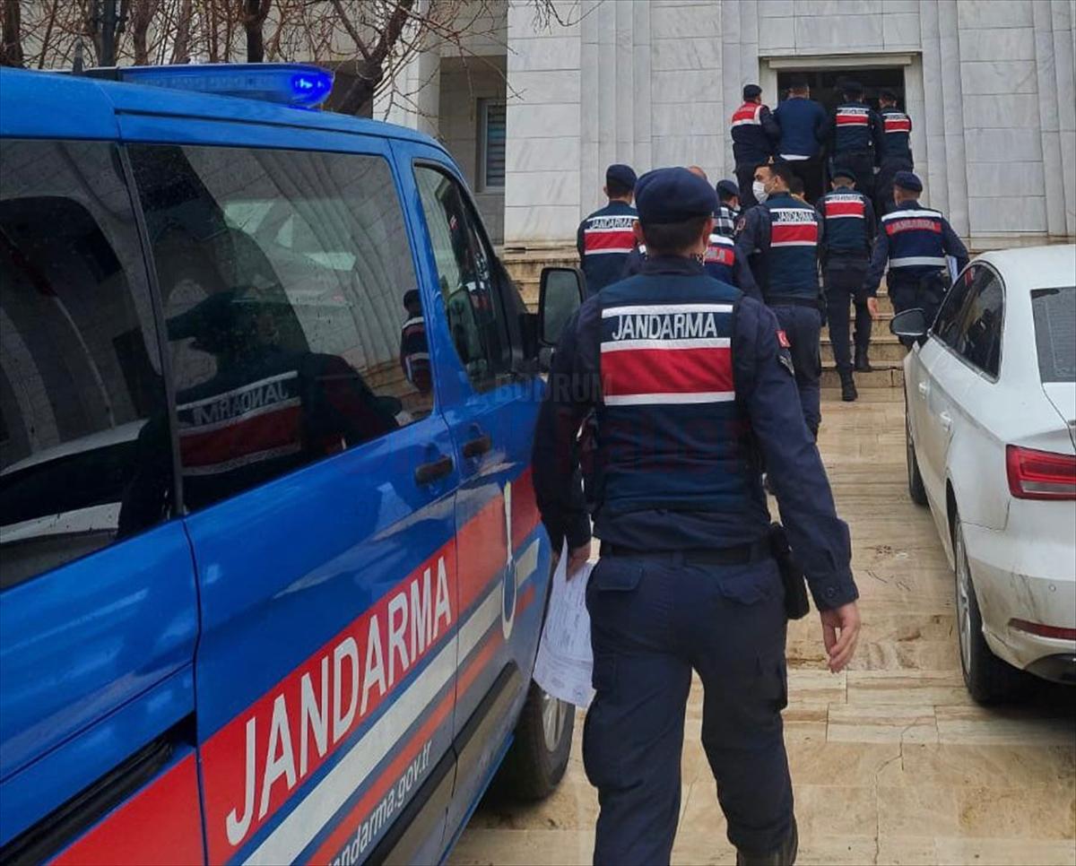 Milas'ta trafikte tartıştıkları kişinin ölümüne neden olan 4 kişiden biri tutuklandı