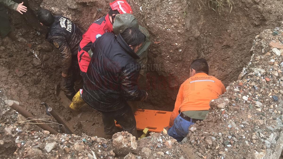 Muğla'da altyapı çalışmasında toprak altında kalan işçi yaralandı