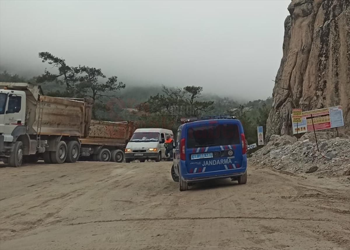 Muğla'da devrilen maden kamyonunun sürücüsü öldü