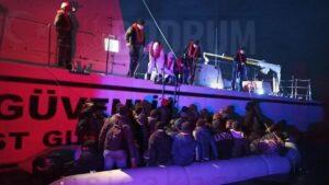Muğla'da sürüklenen lastik botta 39 düzensiz göçmen kurtarıldı