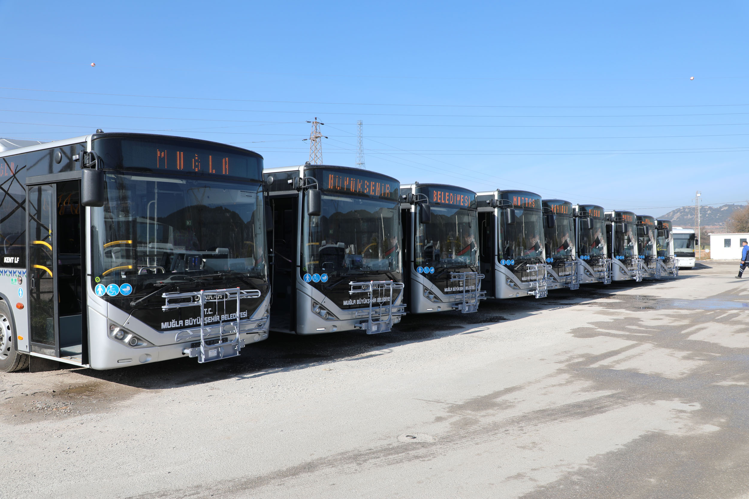 90-Yeni-Otobus-Cuma-Gunu-Hizmete-Basliyor-2-1