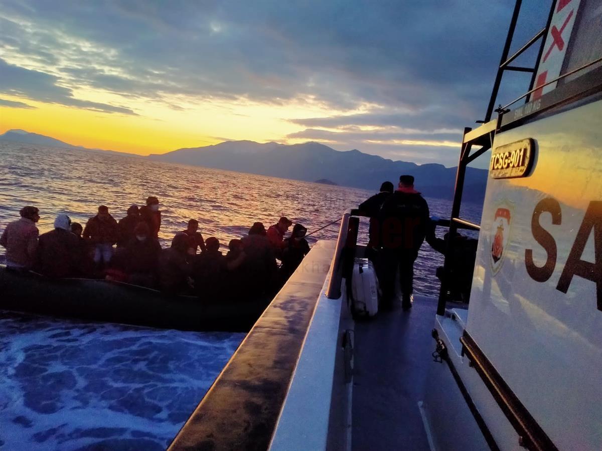 Bodrum açıklarında 37 düzensiz göçmen karaya çıkarıldı