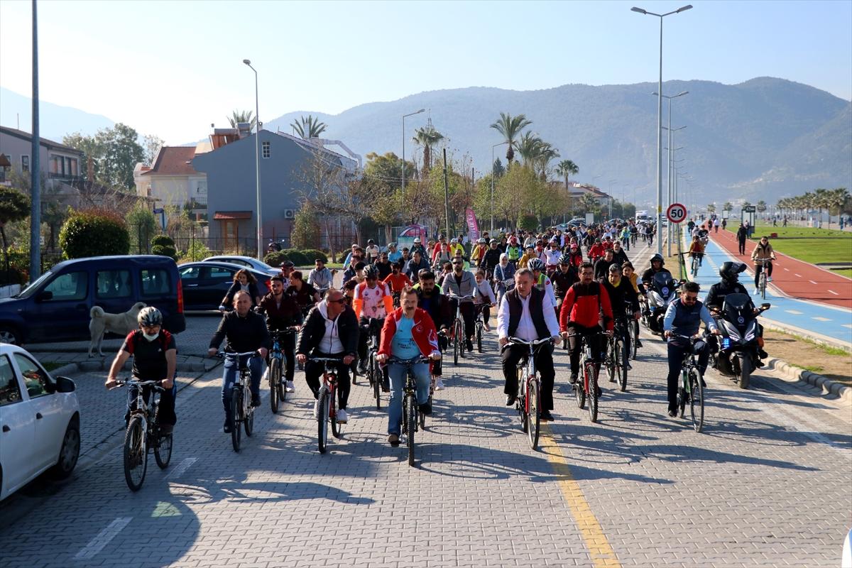 Fethiye'de pedallar "Karbon Yakma Yağ Yak" sloganıyla çevrildi