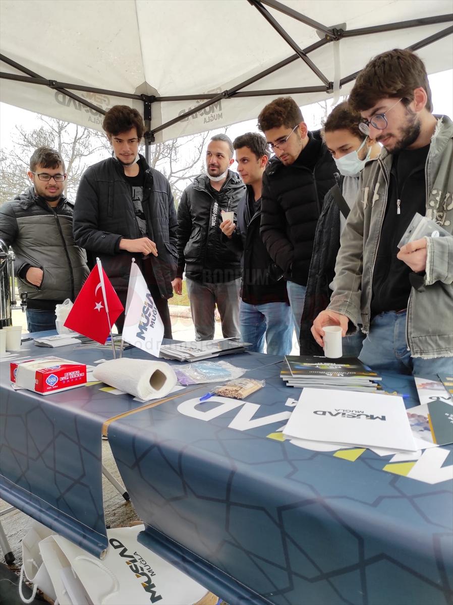 Genç MÜSİAD Muğla ile üniversite öğrencileri tanıtım standında bir araya geldi