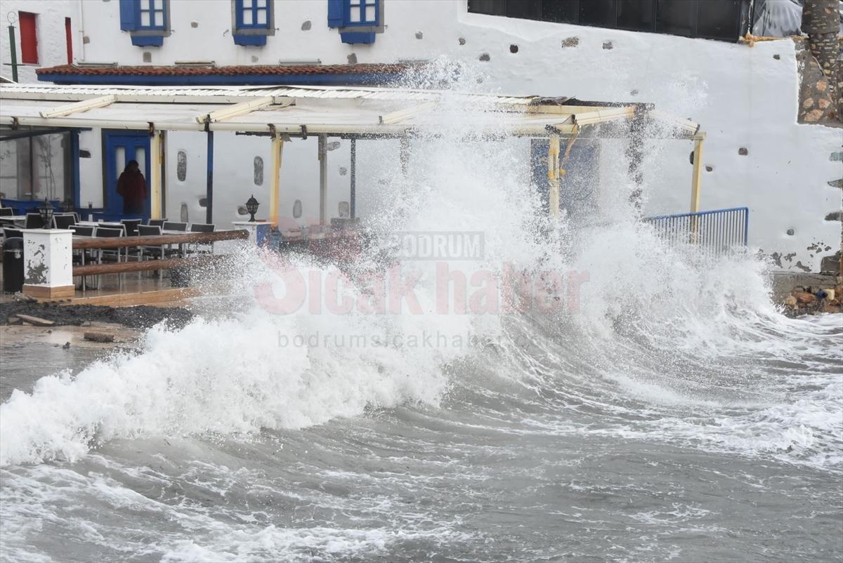 Muğla'da şiddetli yağış hayatı olumsuz etkiliyor