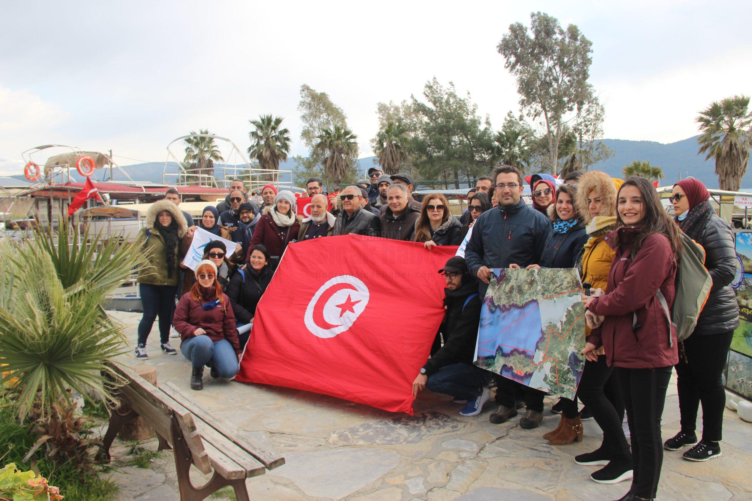 TUNUS'LU DENİZ KORUMA EKİBİ MUĞLA'DA AKDENİZ KORUMA DERNEĞİ'NİN GÖKOVA KÖRFEZİNDE SÜRDÜRDÜĞÜ DENİZ KORUMA ALANLARI VE SÜRDÜRÜLEBİLİR BALIKÇILIK PROJESİNDEKİ BİLGİ VE BİRİKİMLERİNİ TUNUS'TAN GELEN 35 KİŞİLİK HEYETLE PAYLAŞTI