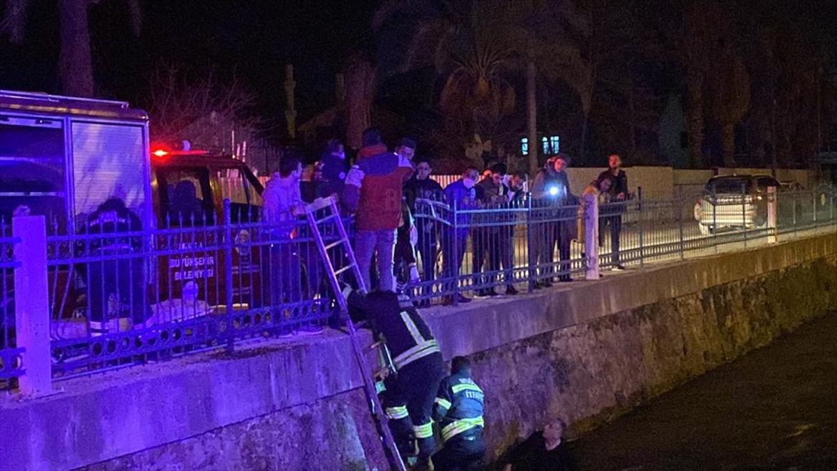 Muğla'da su kanalına düşen iki kadın kurtarıldı