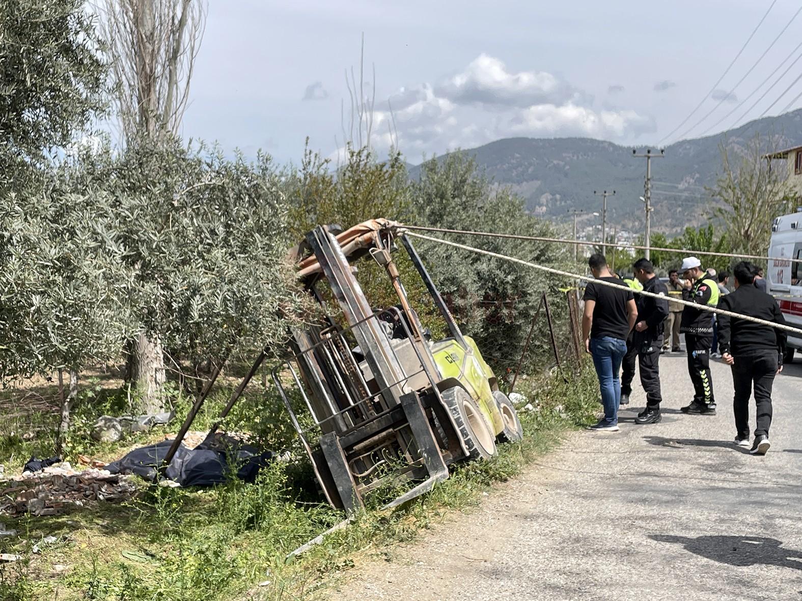 FETHİYE'DE DEVRİLEN FORKLİFTİN OPERATÖRÜ HAYATINI KAYBETTİ