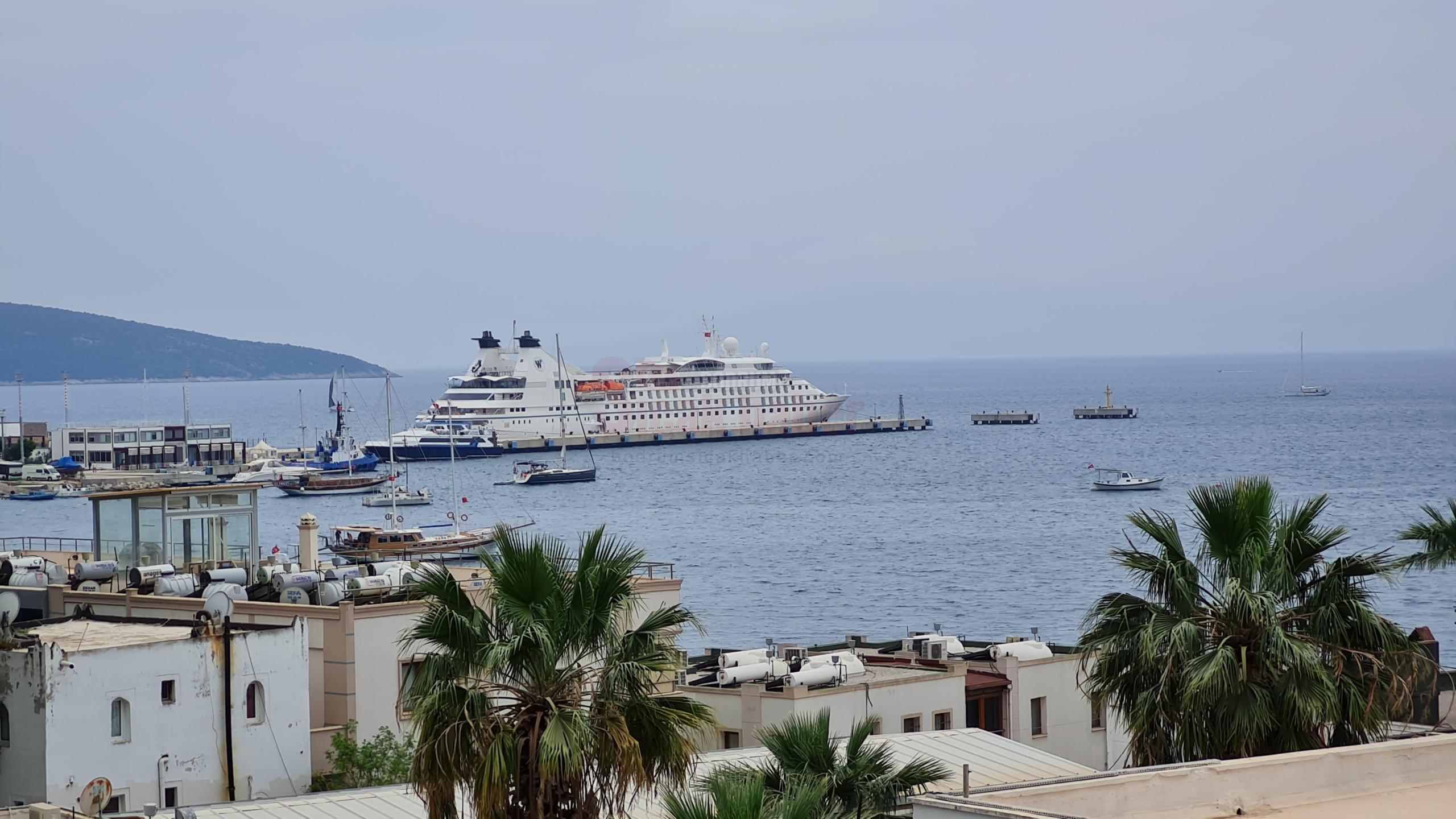 SEZONUN DÖRDÜNCÜ GEMİSİ BODRUM'A GELDİ