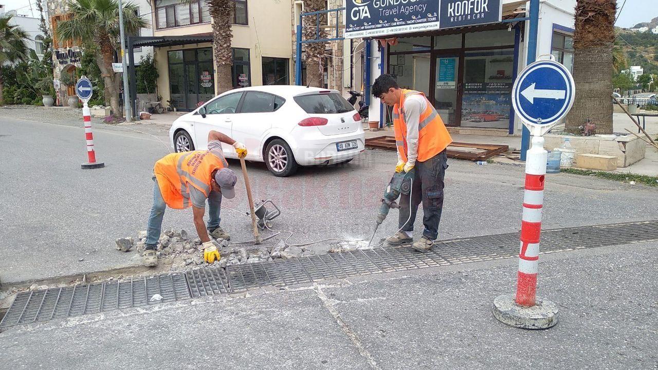 BELEDİYEDEN BAYRAM MESAİSİ FEN İŞLERİ EKİPLERİNİN ÜSTYAPI ÇALIŞMALARI SÜRÜYOR