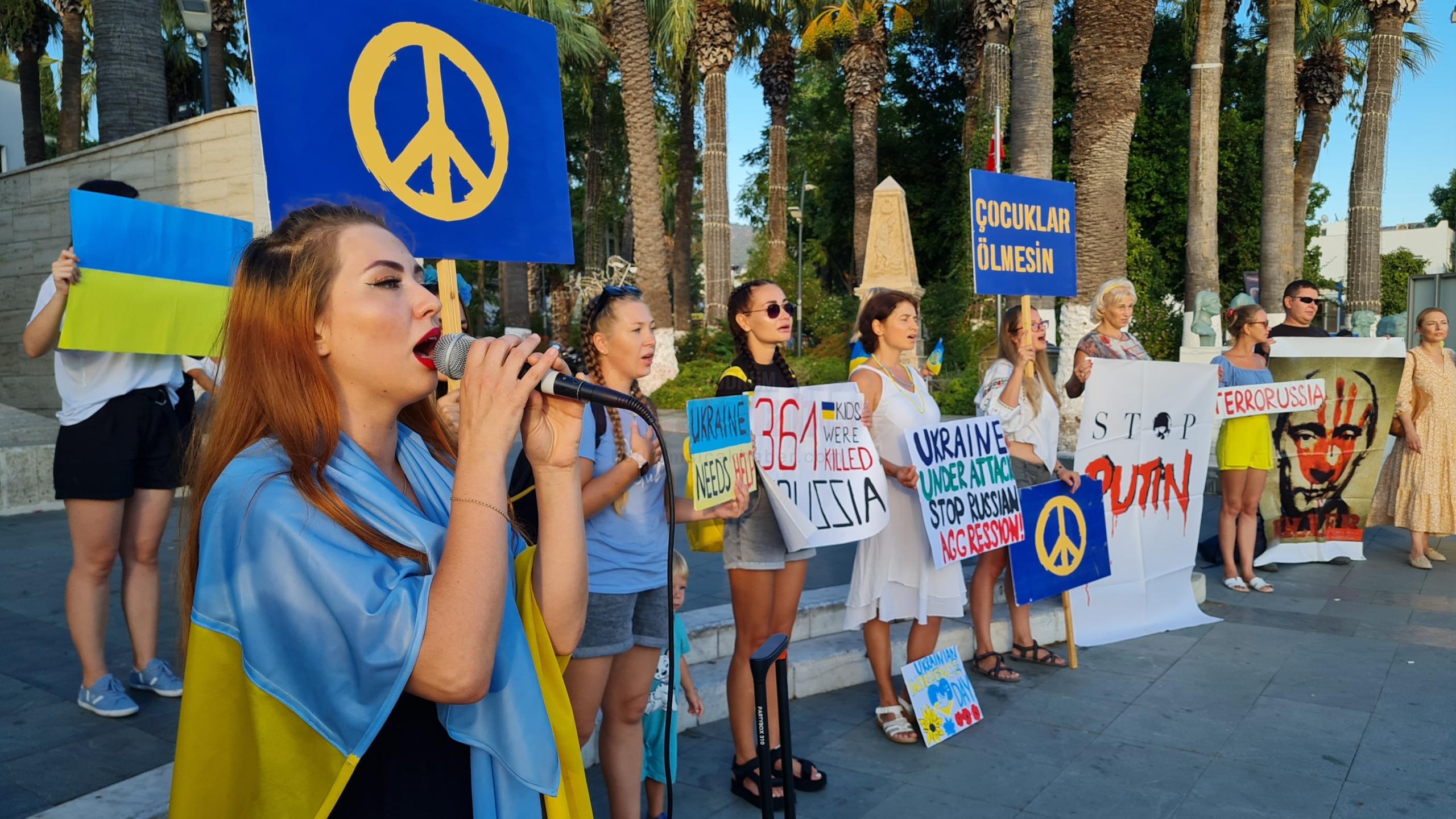 BODRUM'DAKİ UKRAYNALILARDAN RUSYA PROTESTOSU