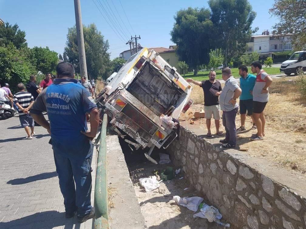 MARMARİS'TE ÇÖP KAMYONU KAZA YAPTI: 3 YARALI