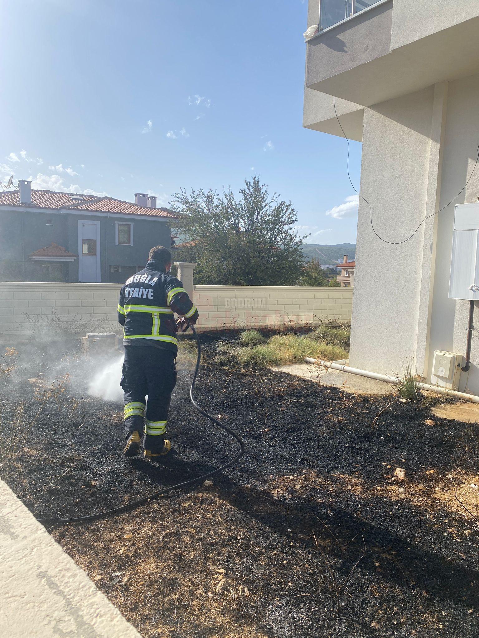 MENTEŞE'DE ÇIKAN YANGIN KORKUTTU