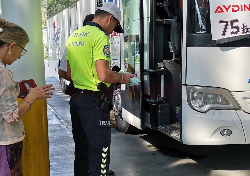 MUĞLA'DA OTOBÜSLERDE MÜŞTERİ KILIĞINDA DENETİM YAPILDI