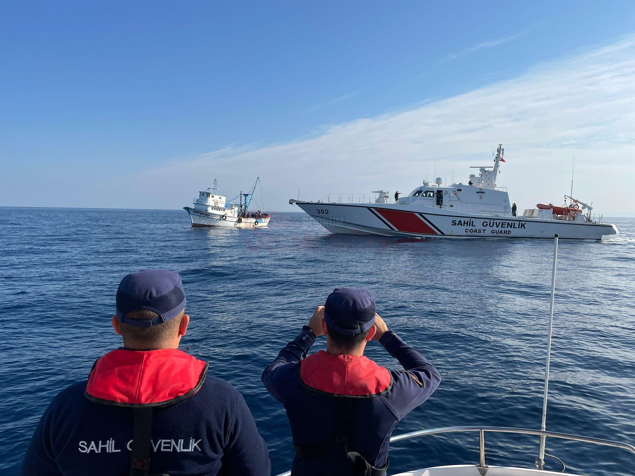 BODRUM'DA 141 DÜZENSİZ GÖÇMEN KURTARILDI, 16'SI YAKALANDI