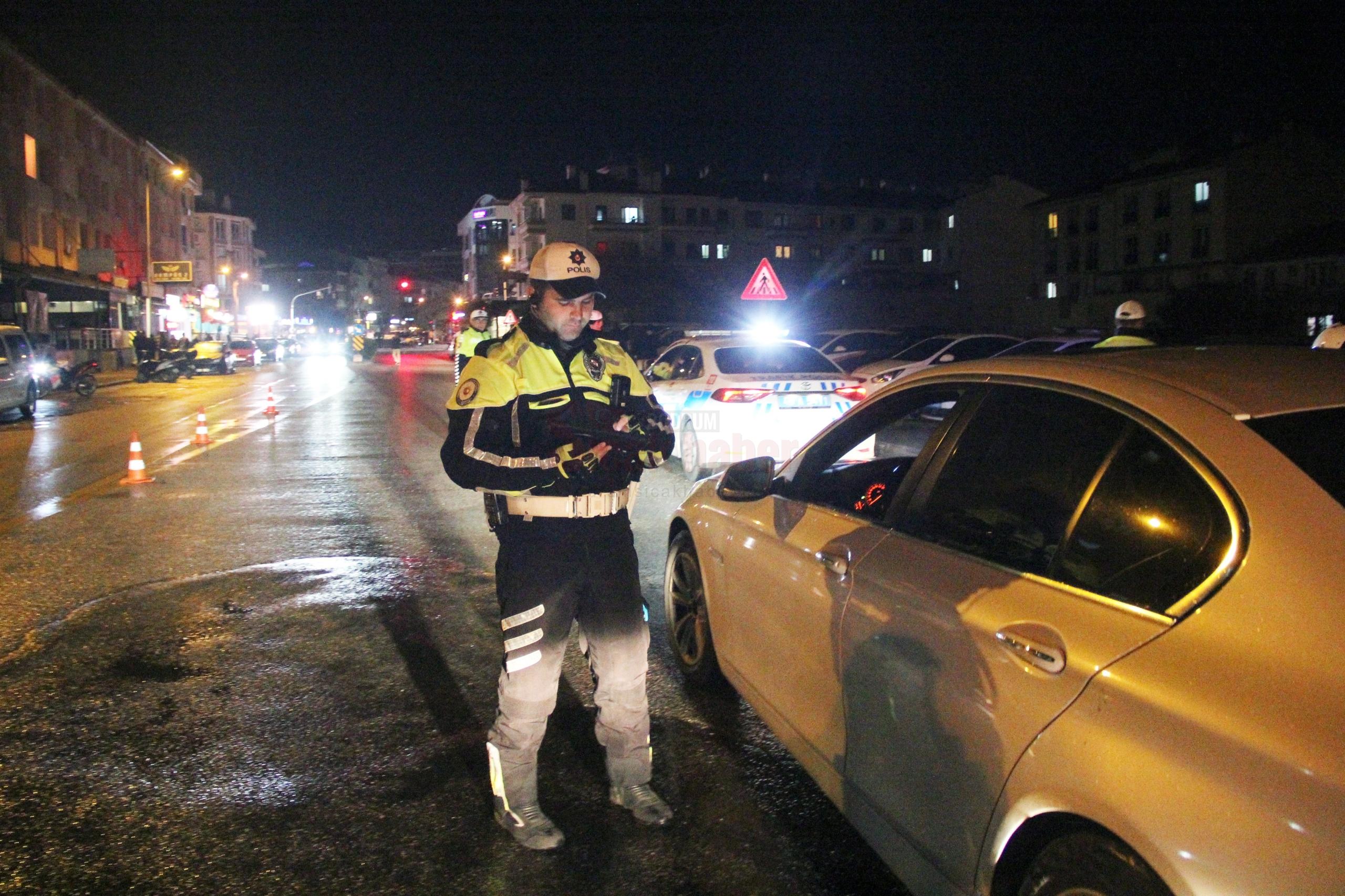 TRAFİKÇİLERDEN ASAYİŞ DESTEKLİ ALKOL UYGULAMASI ÜNİVERSİTE ÖĞRENCİLERİNİN YOĞUN OLDUĞU MUĞLA'NIN MENTEŞE İLÇESİ KÖTEKLİ MAHALLESİNDE TRAFİK EKİPLERİNCE ASAYİŞ EKİPLERİ VE KARAKOL BEKÇİLERİ TAKVİYELİ ALKOL UYGULAMASI GERÇEKLEŞTİRİLDİ.