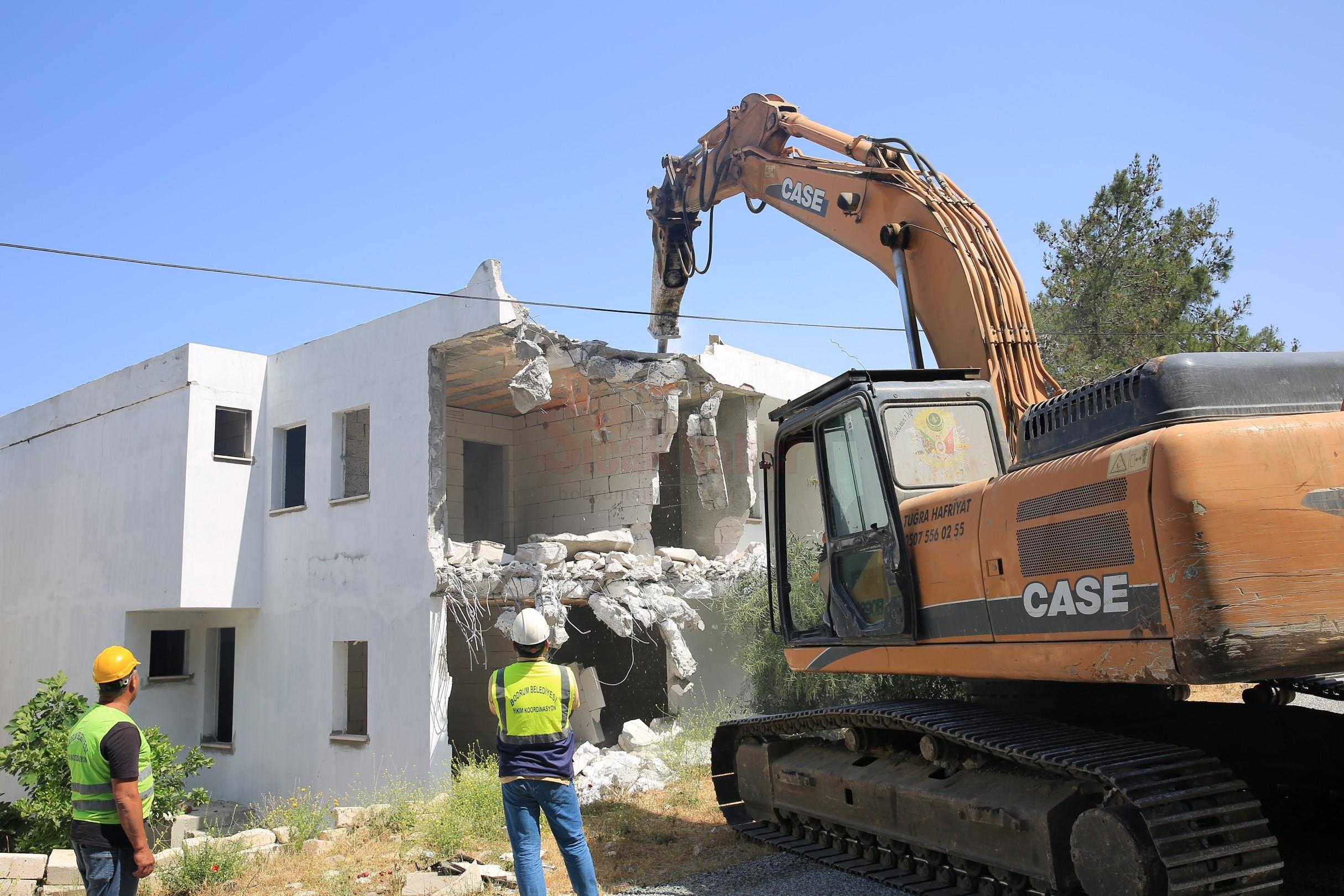 BODRUM'DA 1 YILDA 210 KAÇAK YAPI YIKILDI, 1650 YAPI MÜHÜRLENDİ