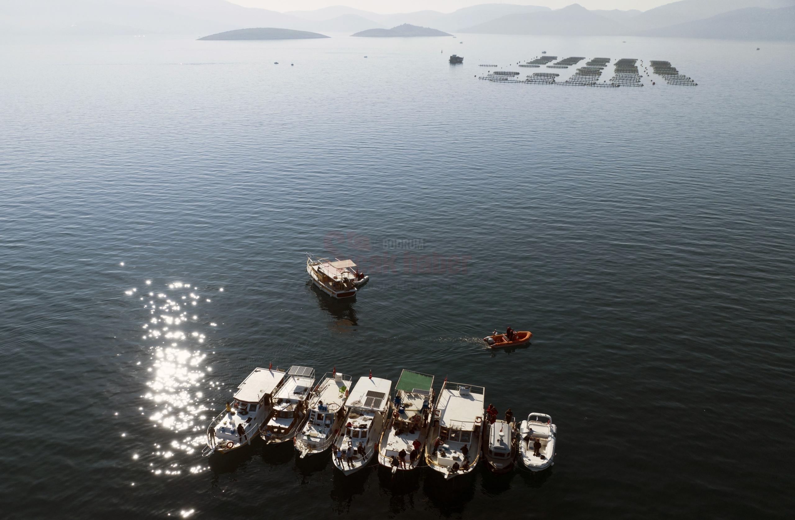 MUĞLA'DA YENİ TREND OLTA BALIKÇILIĞI TURİZMİ MUĞLA'NIN BODRUM-MİLAS ARASINDA YER ALAN MANDALYA KÖRFEZİNDE TÜRKİYE'NİN BİRÇOK İLİNDEN AMATÖR OLARAK OLTA BALIKÇILIĞI YAPMAK İÇİN GELEN VE TEKNE KİRALAYAN 5 BİNE YAKIN AMATÖR OLTA BALIKÇISI, KIŞ SEZONUNDA YENİ BİR TURİZM DESTİNASYONU ORTAYA ÇIKARDI