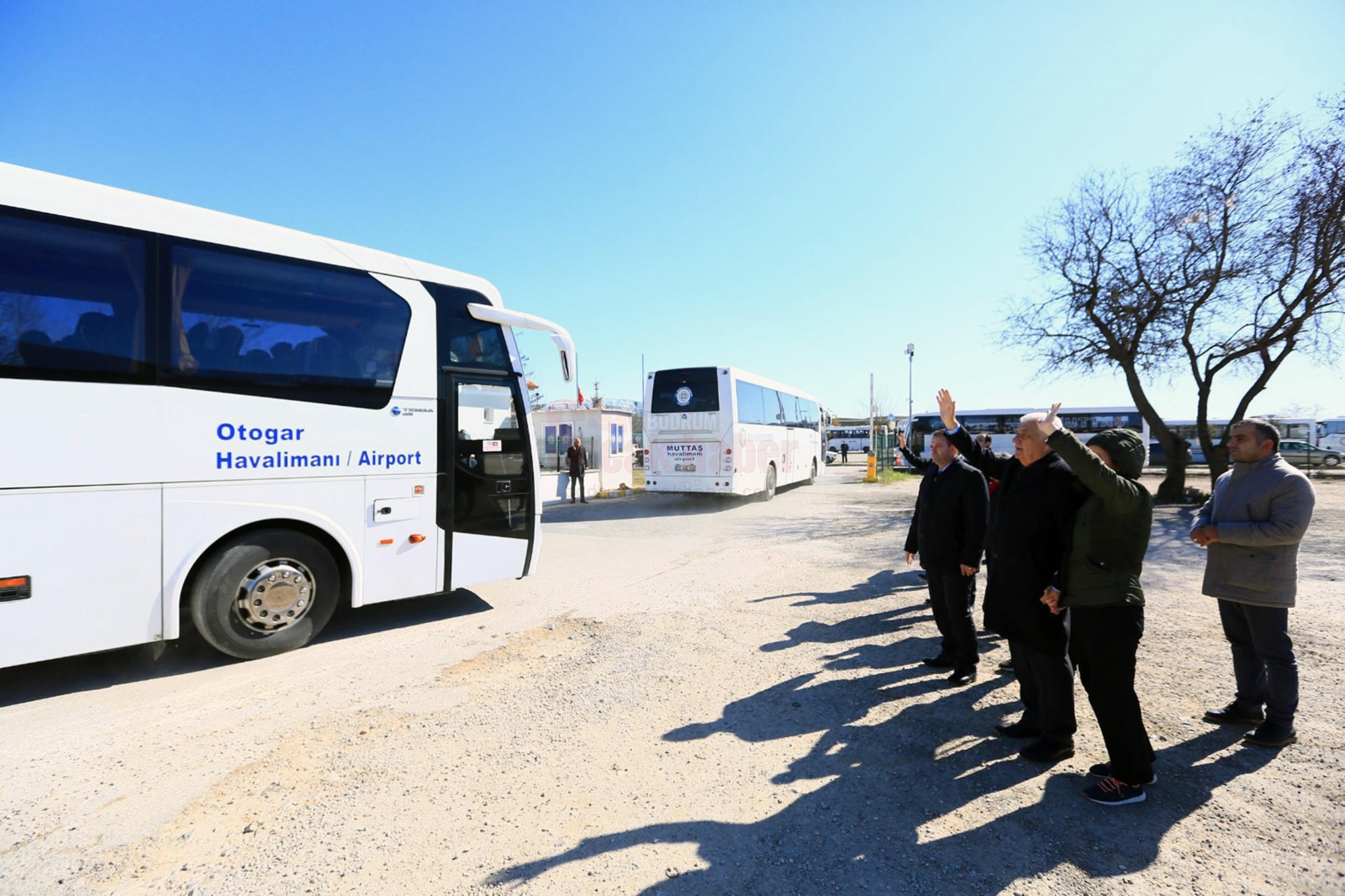 BÜYÜKŞEHİR, DEPREMZEDELERİ MUĞLA'YA GETİRİYOR MUĞLA BÜYÜKŞEHİR BELEDİYESİ DEPREM BÖLGESİNDE BULUNAN DEPREMZEDELERİ MUĞLA'YA GETİREREK MİSAFİR ETMEK İÇİN HATAY'A 15, GAZİANTEP'E 3 OLMAK ÜZERE TOPLAM 18 OTOBÜS GÖNDERDİ.