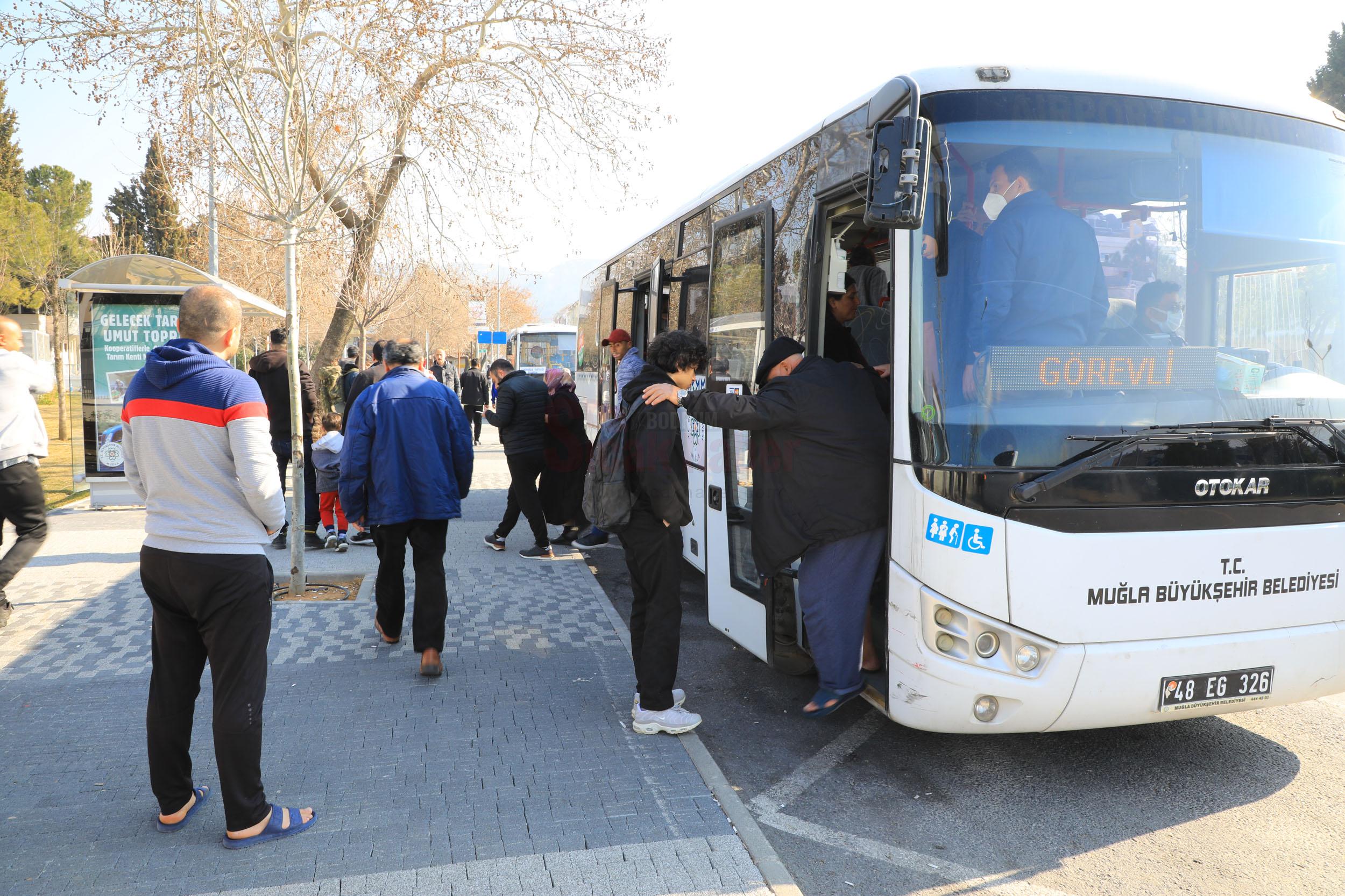 Büyükşehir Belediyesi Depremzedeleri Ücretsiz Taşıyor (6)