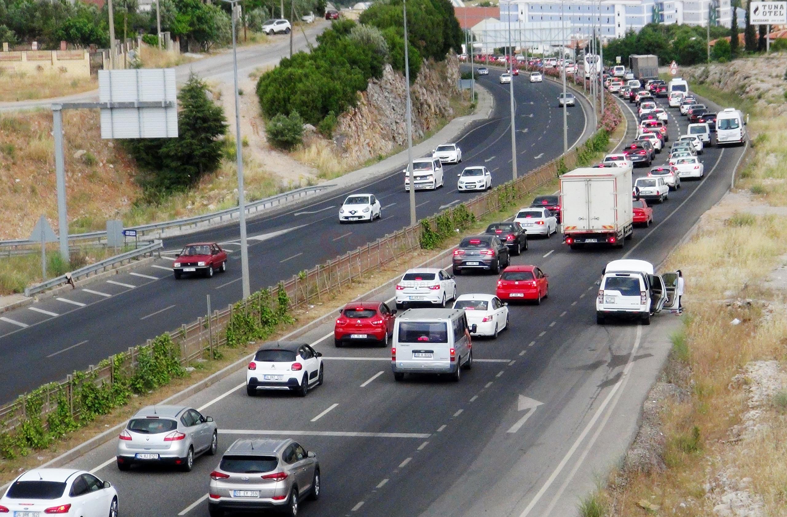 MUĞLA'DA 2022 YILINDA TRAFİĞE 3 BİN 800 YENİ ARAÇ KAYIT YAPTIRDI TÜRKİYE İSTATİSTİK KURUMU 2022 YILI MOTORLU KARA ARAÇLARI TAŞITLARI İSTATİSTİĞİNE GÖRE, MUĞLA'DA 2022 YILINDA 3 BİN 800 ARAÇ TRAFİĞE KAYIT YAPTIRIRKEN, ARAÇ SAYISI 592 BİN 730'A ULAŞTI.