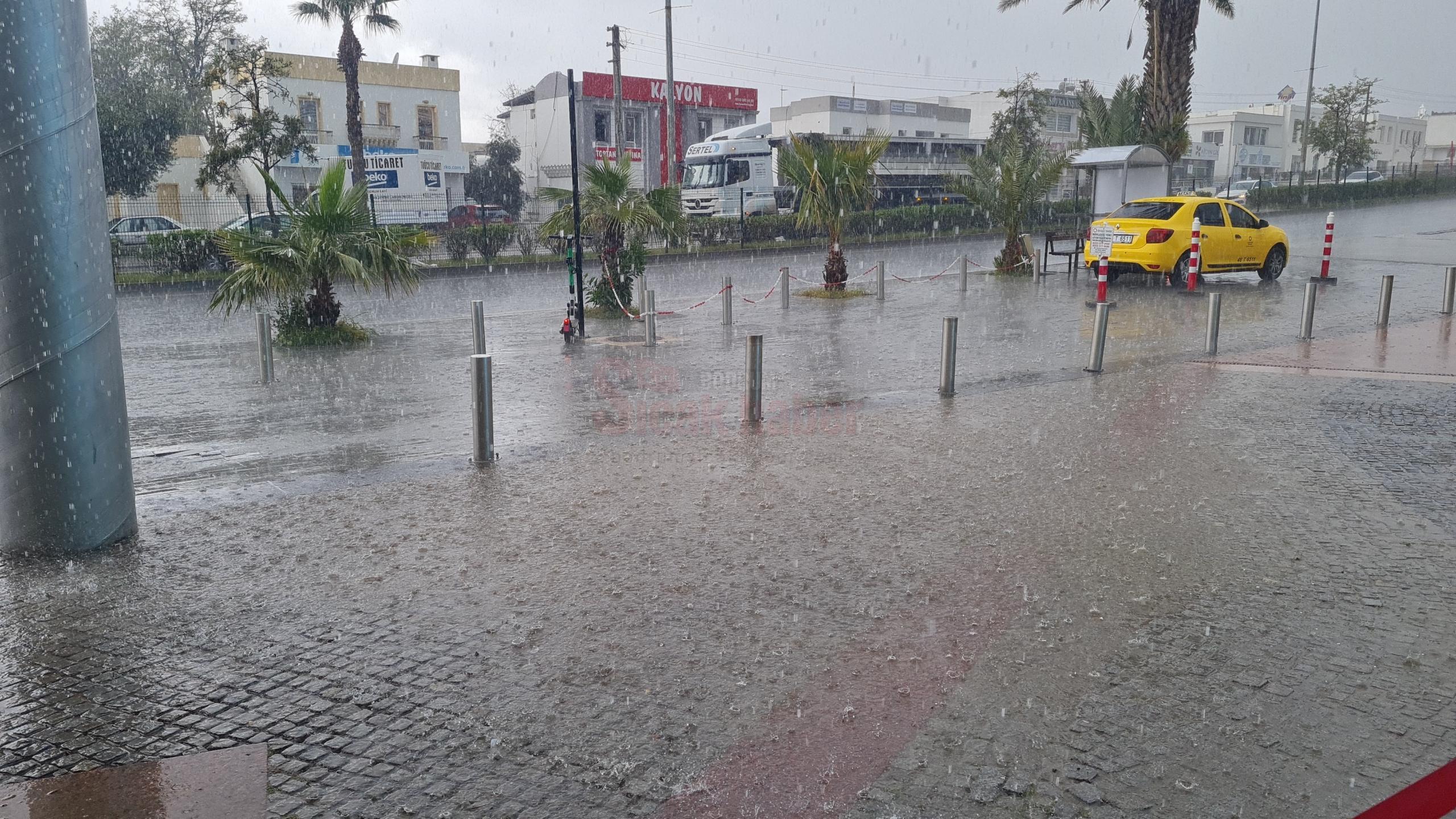 BODRUM'DA SAĞANAK VE DOLU ETKİLİ OLDU