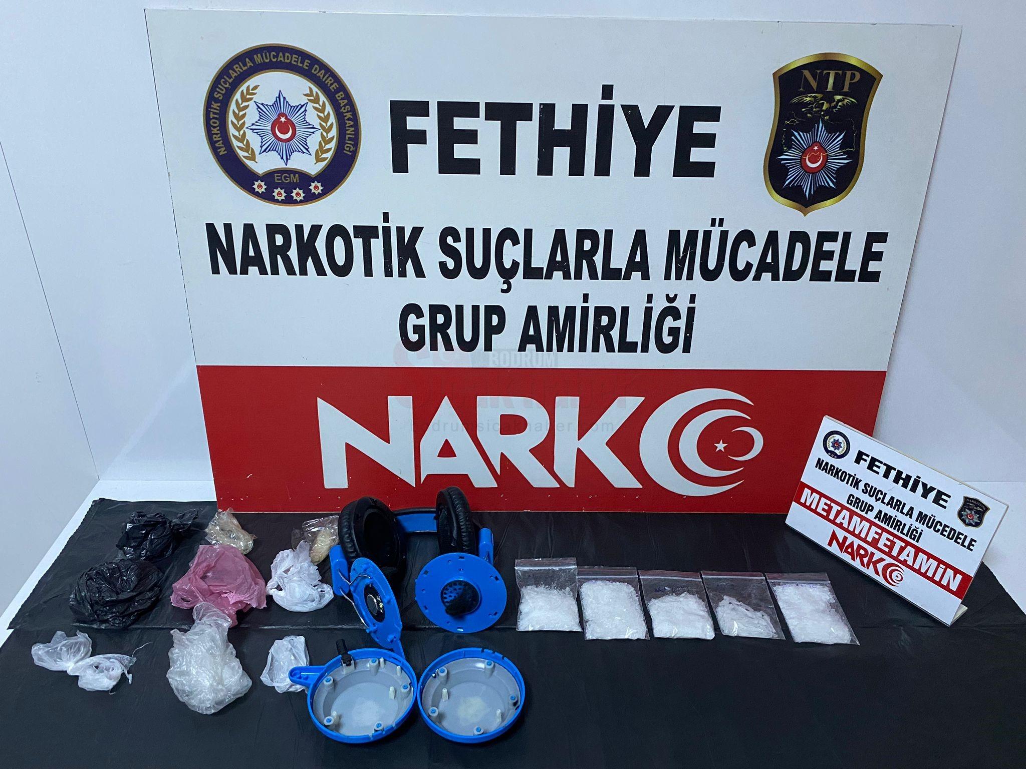 FETHİYE'DE KULAKLIK İÇİNE SAKLANMIŞ UYUŞTURUCU YAKALANDI