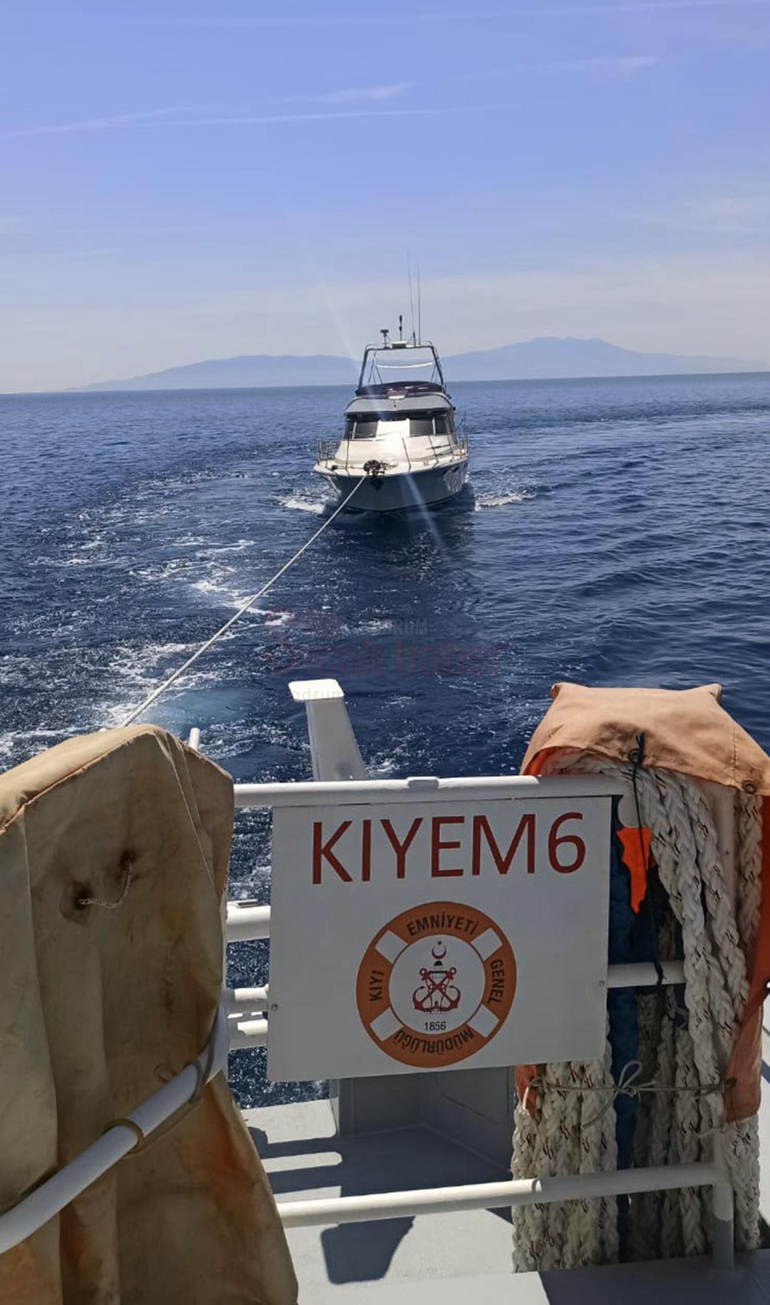 LÜKS TEKNE AÇIK DENİZDE ARIZA YAPTI, KIYEM KURTARDI