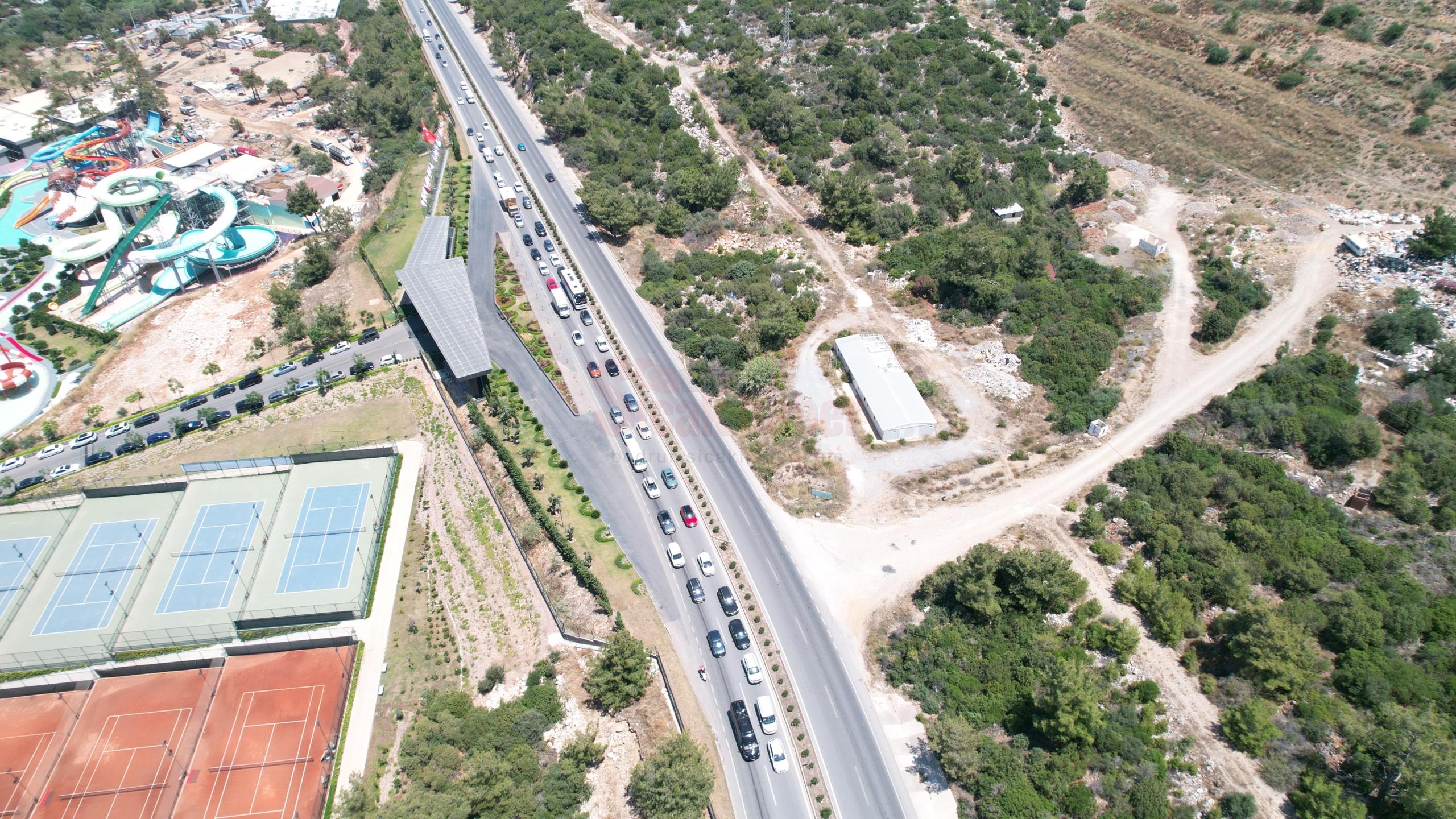 BODRUM'A 3 GÜNDE 75 BİN ARAÇ GİRİŞ YAPTI