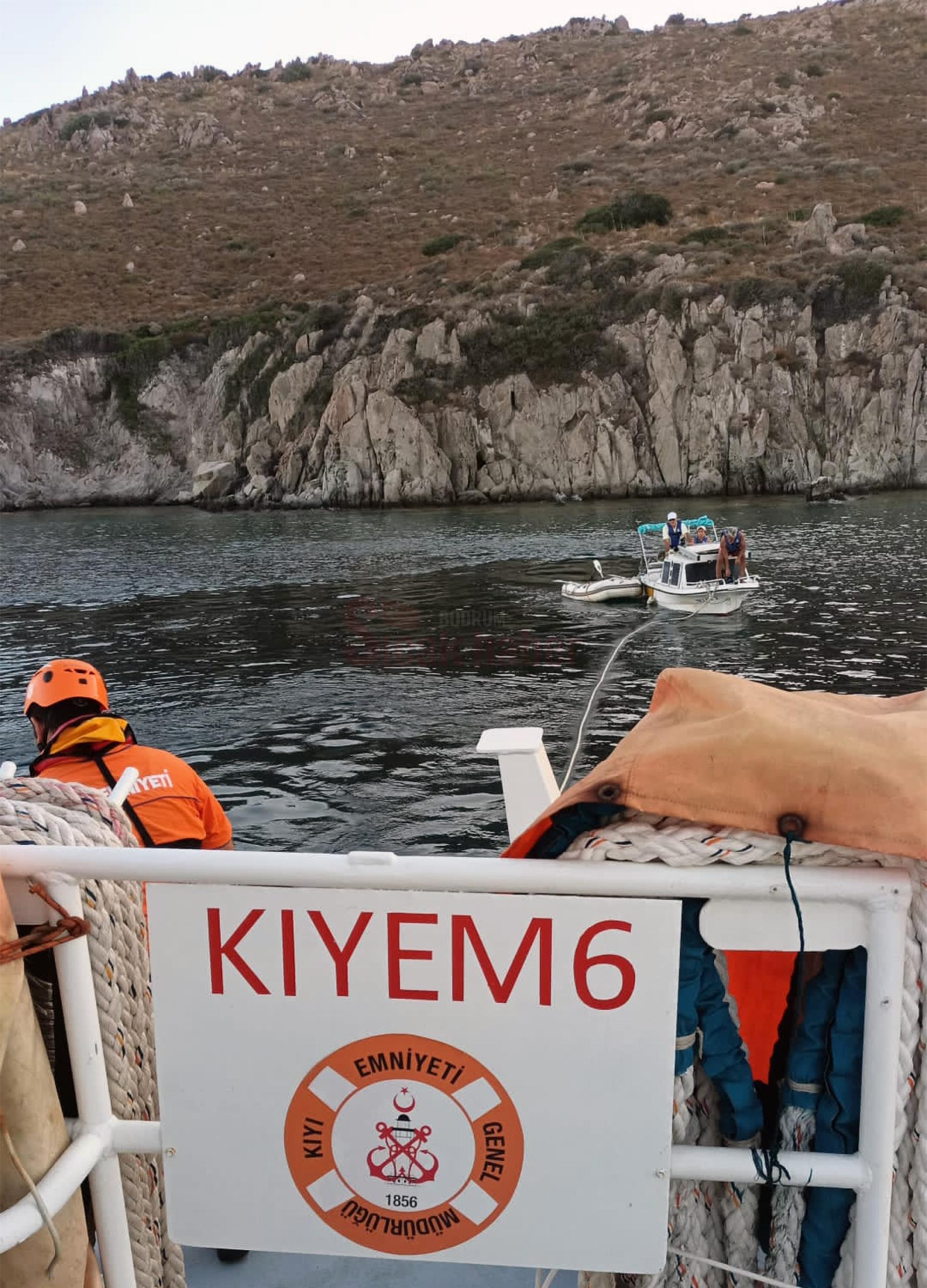 BODRUM AKYARLAR AÇIKLARINDA ARIZALANAN TEKNEYİ KIYEM EKİPLERİ KURTARDI