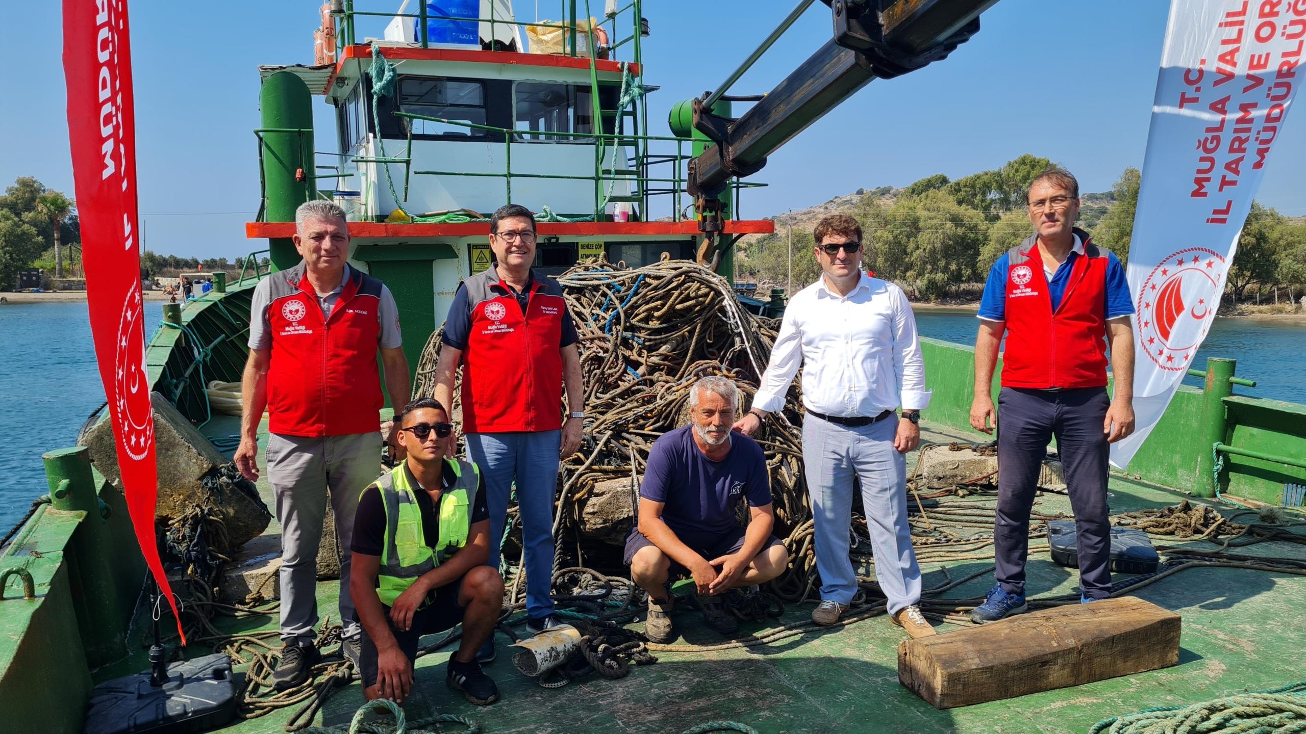 20 TON TONOZ VE HALAT ÇIKARILDI TEMİZ DENİZLER İÇİN ÇALIŞMALAR DEVAM EDİYOR