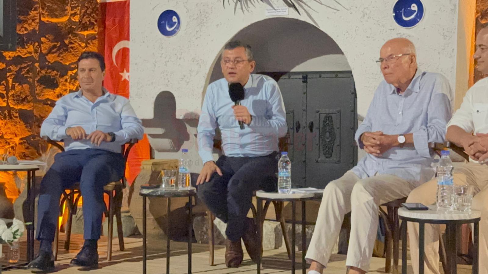 CHP GRUP BAŞKANI ÖZGÜR ÖZEL, BODRUM'DA İÇİNİ DÖKTÜ BODRUM'DA BİR PROGRAMA KATILAN ÖZEL, KENDİSİNE SORULAN SORULARA NET CEVAPLAR "KAYBETTİK GEREĞİNİ YAPMAK LAZIM" "SIKIŞINCA ATATÜRK'TEN BAHSEDİP ALKIŞ ALARAK İLERLENMEZ"