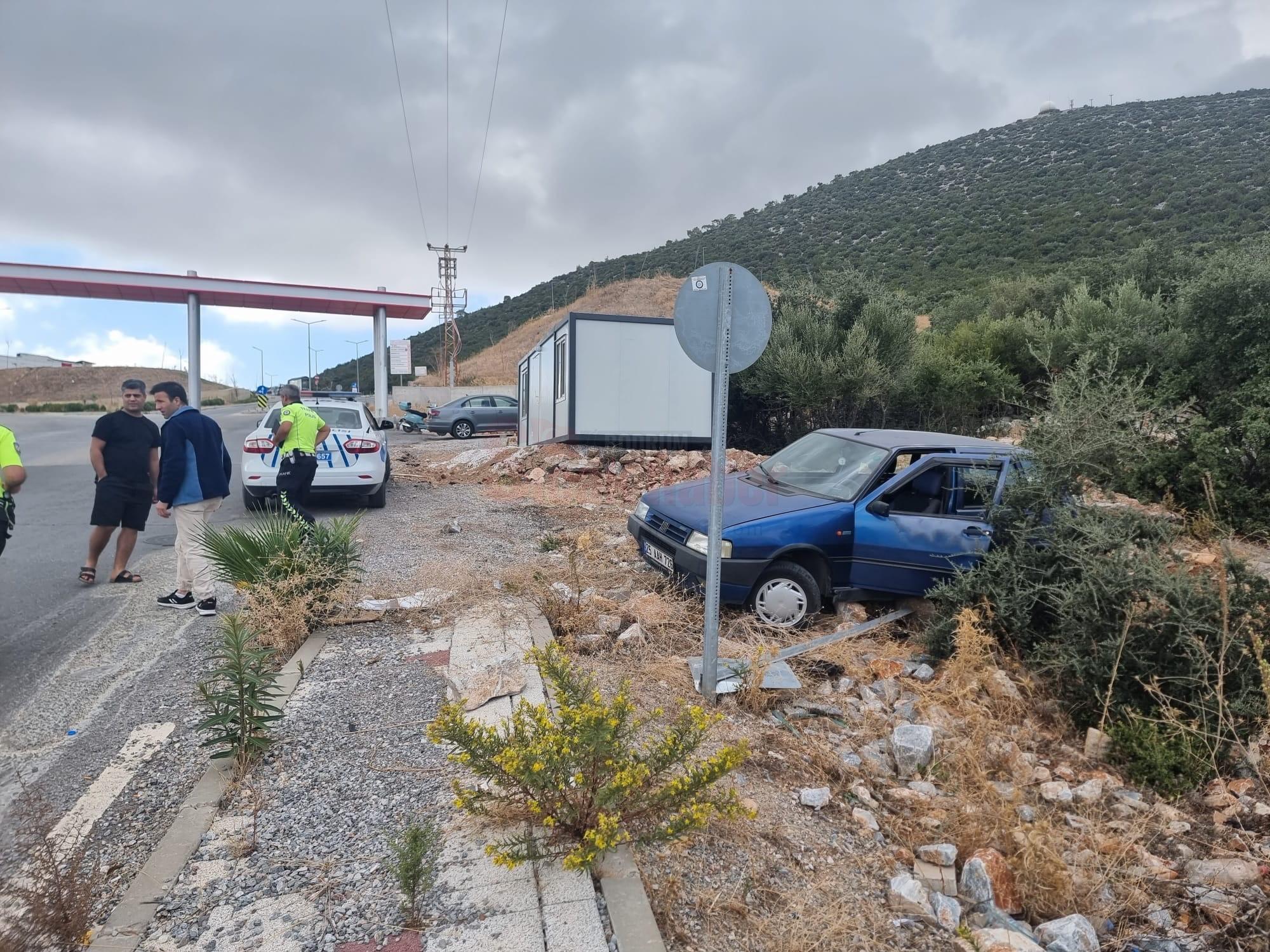 MİLAS'TA KORKUTAN KAZA: OTOMOBİL ALTINDA KALARAK YARALANDI