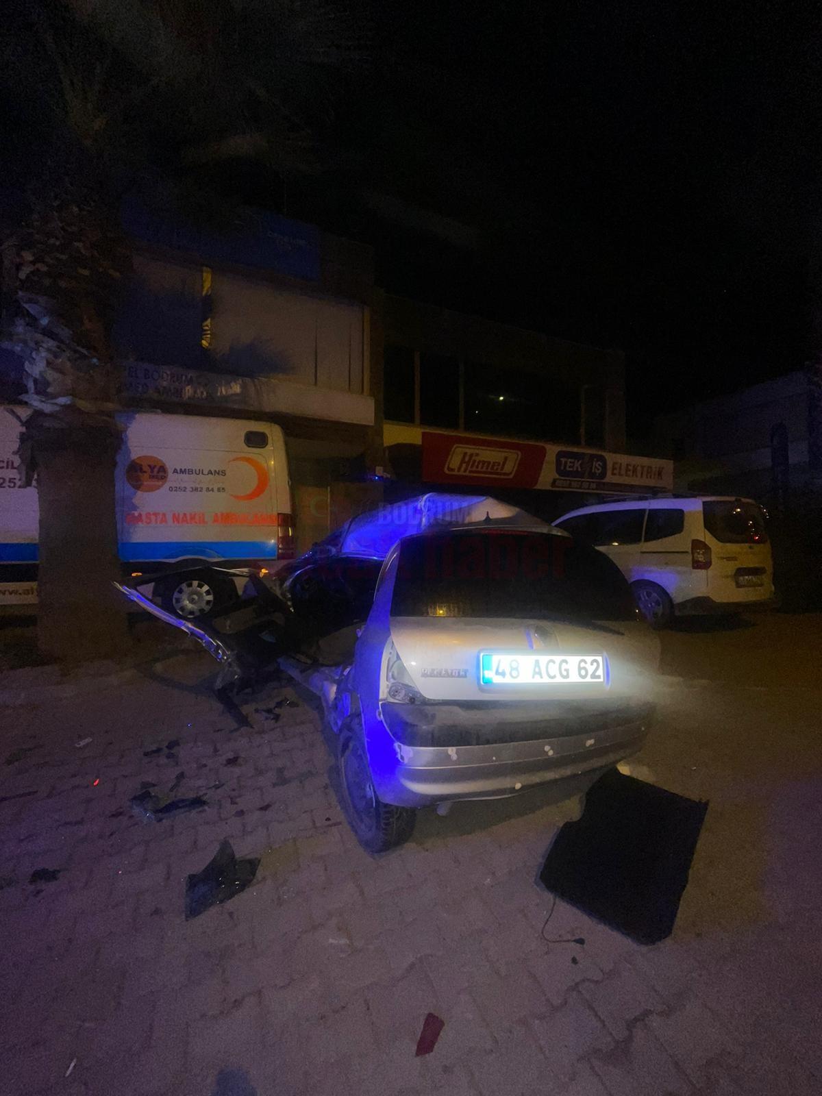 OTOMOBİL AMBULANSA ÇARPTI; 1 AĞIR YARALI