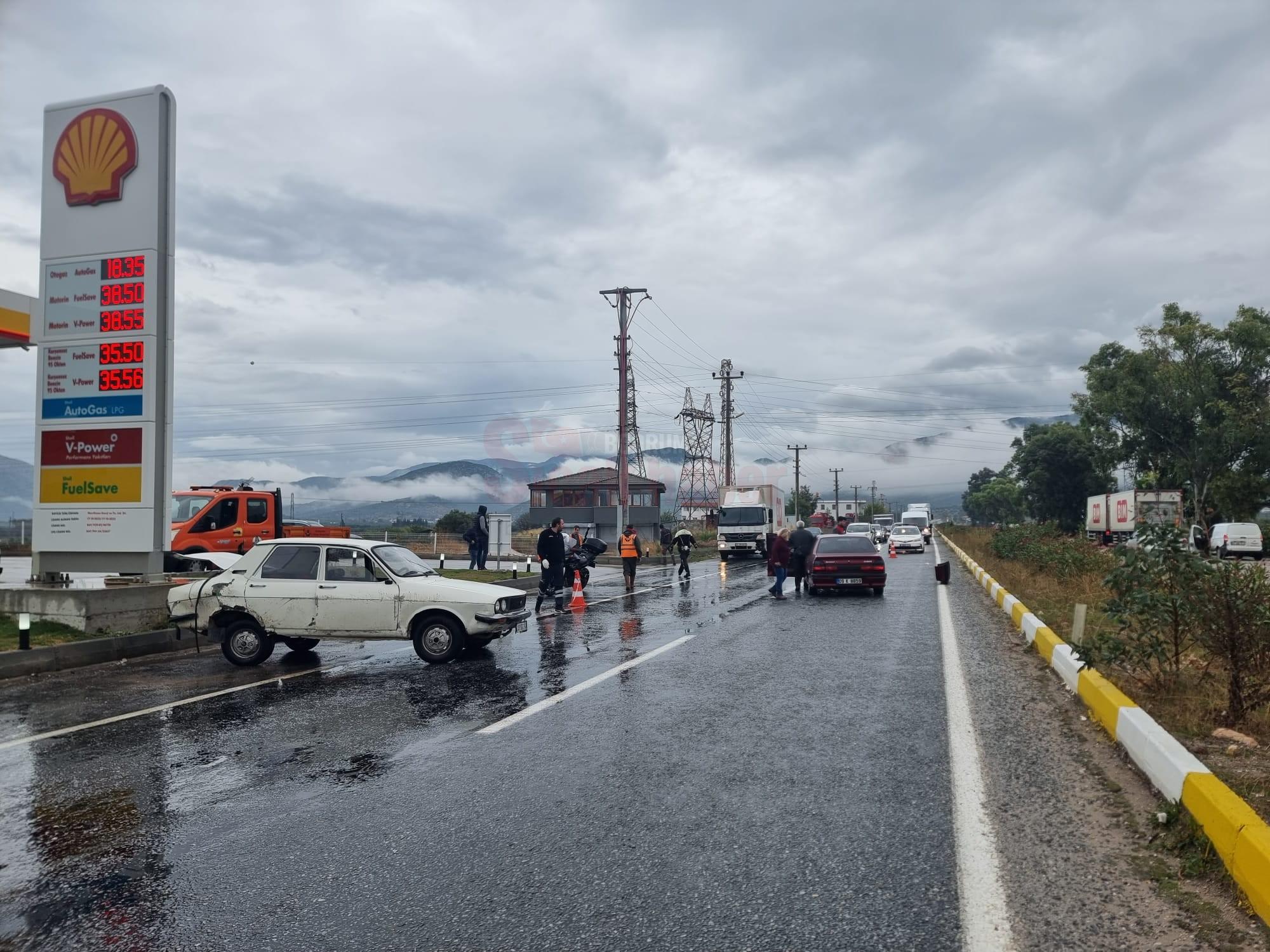 KAZA BÖYLE GELDİ, ARAÇLAR YOLDA METRELERCE KAYDI