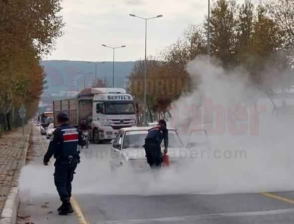 MUĞLA'DA YANAN ARACA JANDARMA MÜDAHALESİ