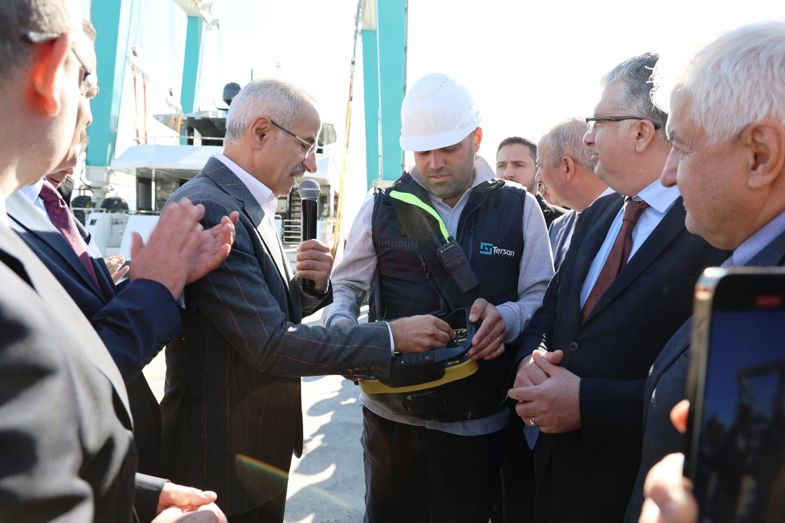 MAVİ VATAN'DA YARIM ASIRLIK HAYAL GERÇEĞE DÖNDÜ BAKAN URALOĞLU, ÖREN TEKNE İMAL VE ÇEKEK YERİ'Nİ HİZMETE AÇTI