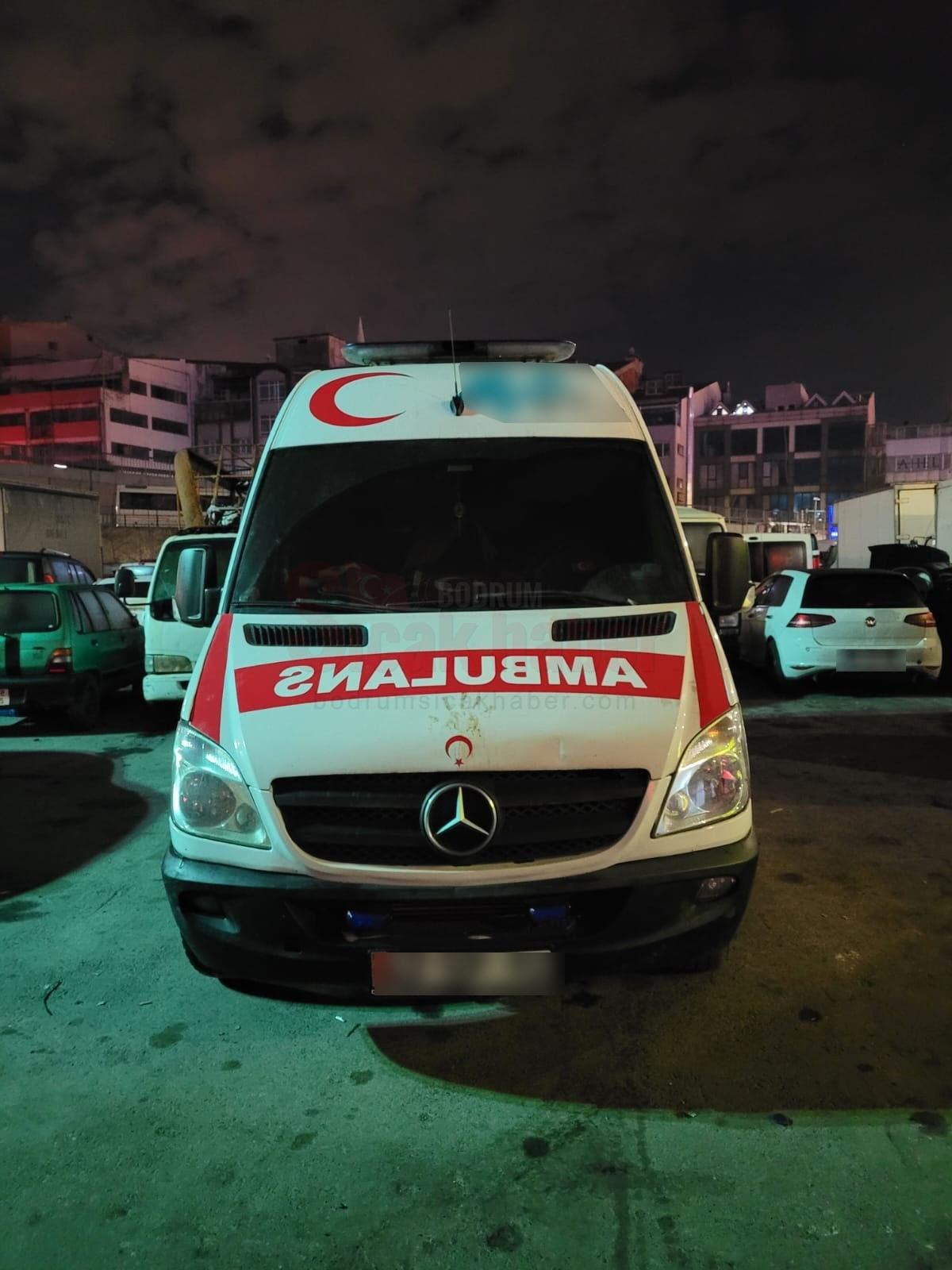 ÖZEL AMBULANSLA UYUŞTURUCU SEVKİYATI POLİSE TAKILDI: 4 SAĞLIK ÇALIŞANI YAKALANDI UYUŞTURUCUYU AMBULANSLA BAĞCILAR'DAN BAŞAKŞEHİR'DEKİ ADRESLERİNE TAŞIYAN 4 SAĞLIK GÖREVLİSİ UYUŞTURUCUYU BODRUM'A SEVK EDECEKLERİ SIRADA SUÇÜSTÜ YAKALANDI