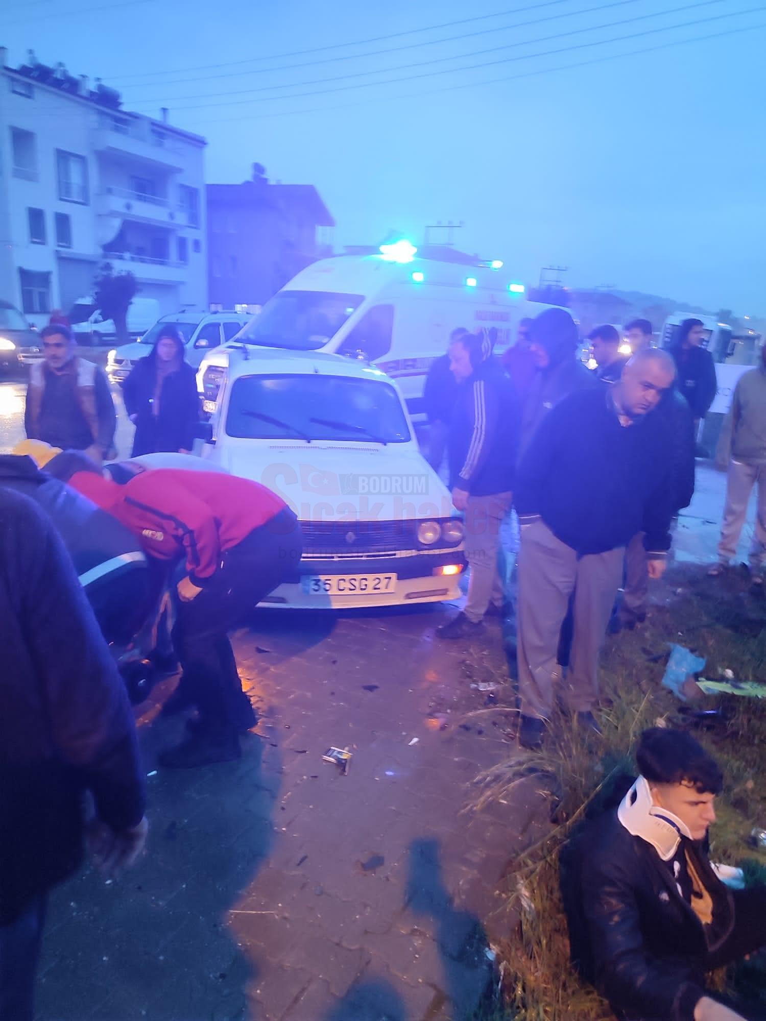 FETHİYE'DE OTOMOBİLLE MOTOSİKLETLER ÇARPIŞTI: 3 YARALI